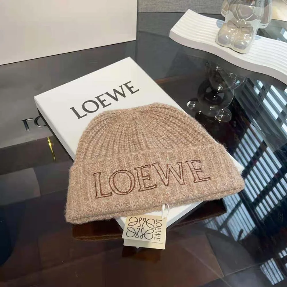 Loewe LOEWE Beanie in Wool for Unisex in Beige Loewe LOEWE Beanie in Wool for Unisex in Beige