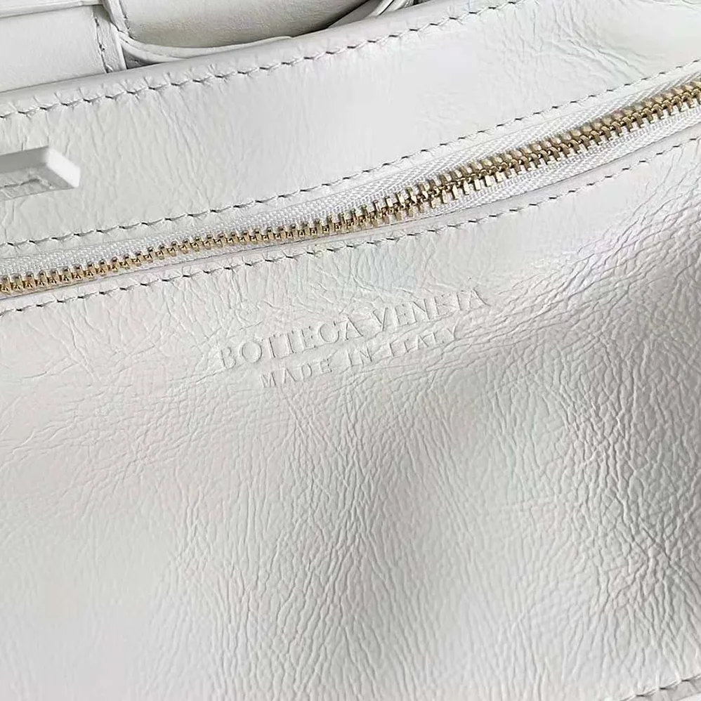 Bottega Veneta Cassette Foulard Intreccio Leather Cross for Women in Body Bag
