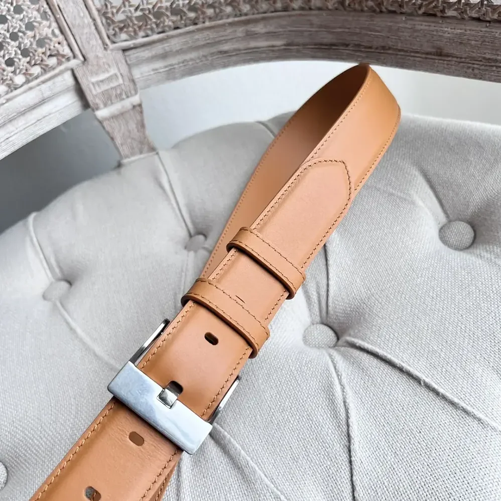 Bottega Veneta Smooth Calfskin Leather Belt for Unisex in Wood Bottega Veneta Smooth Calfskin Leather Belt for Unisex in Wood