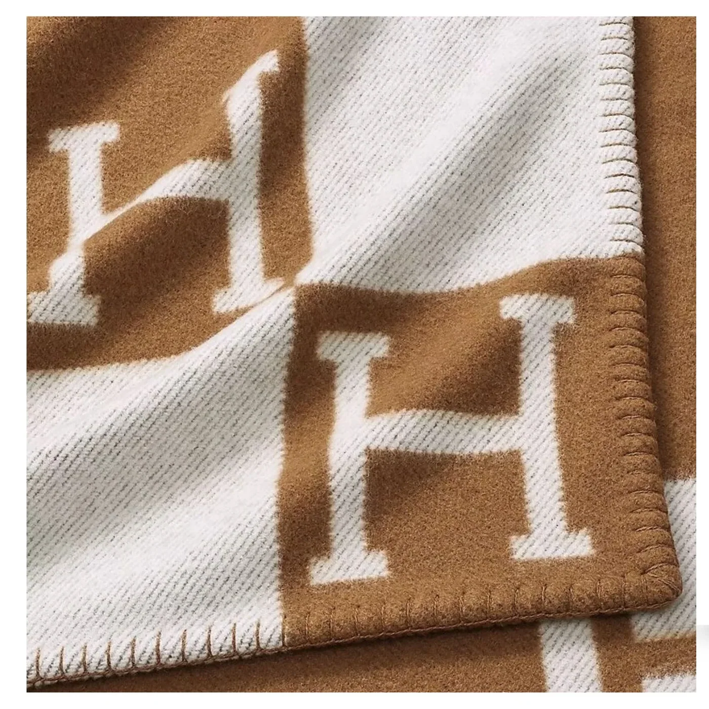 Bedding Set Hermes: Avalon Throw Blanket + Avalon Pillow