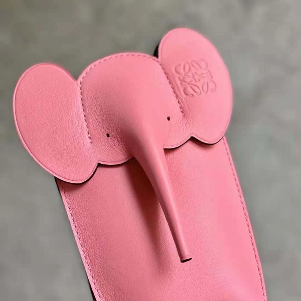 Loewe Elephant Pocket in Classic Calfskin for Women in Pink Loewe Elephant Pocket in Classic Calfskin for Women in Pink