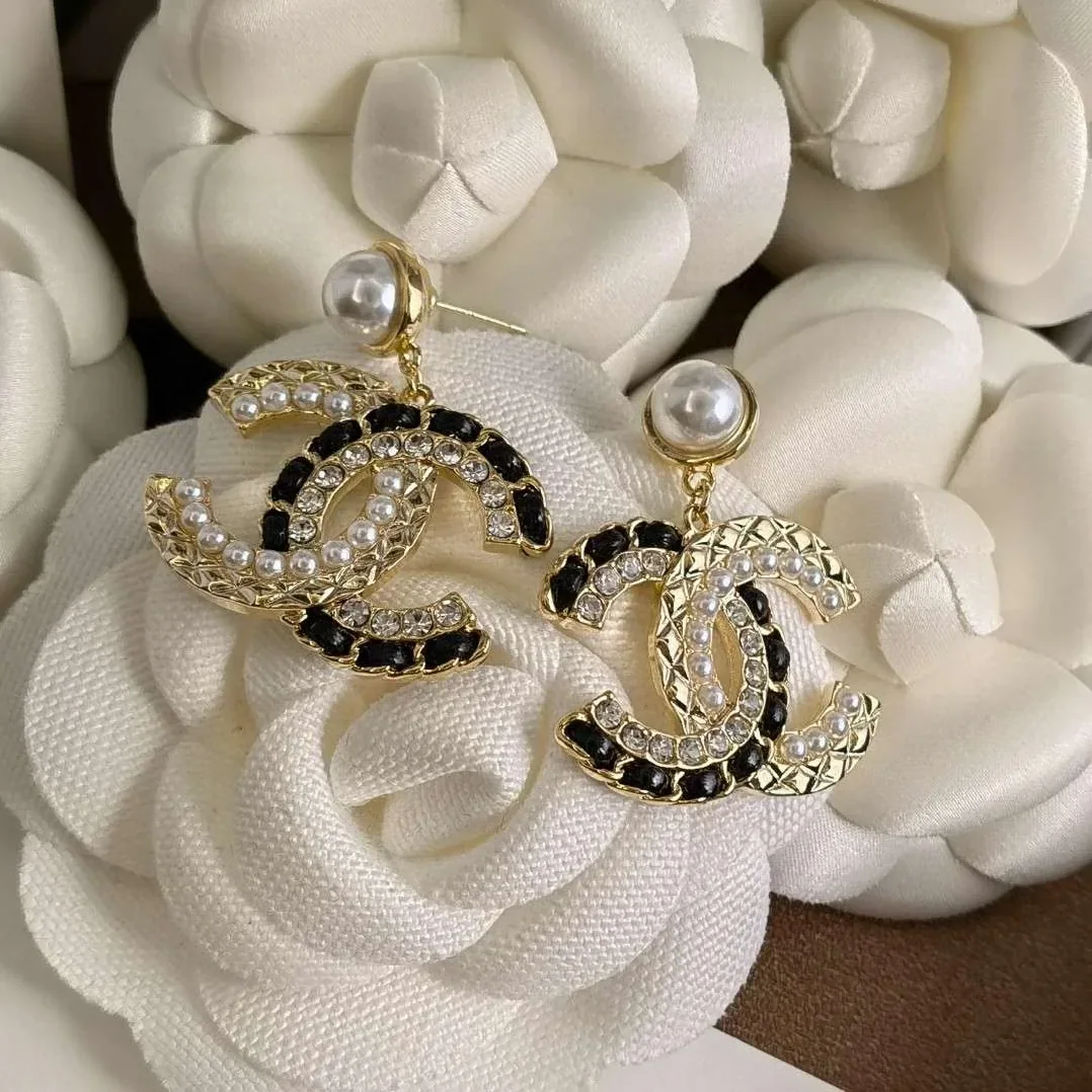 Chanel Pearl Stud Earrings White Chanel Pearl Stud Earrings White
