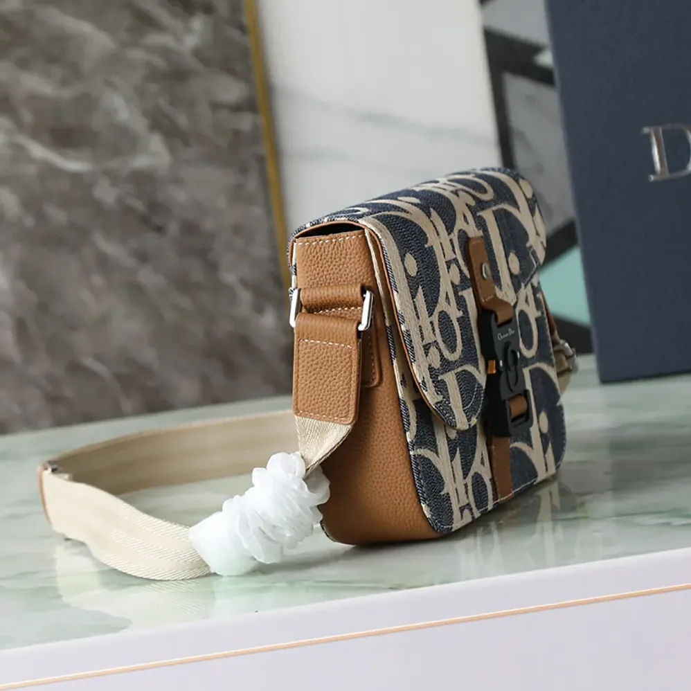 Dior Saddle Messenger Bag Blue and Beige Raffia for Men in Effect Dior Oblique Denim