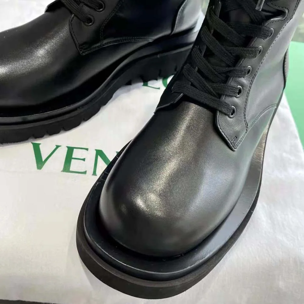 Bottega Veneta Lug Lace-Up Boot in Calfskin Leather for Unisex in Black