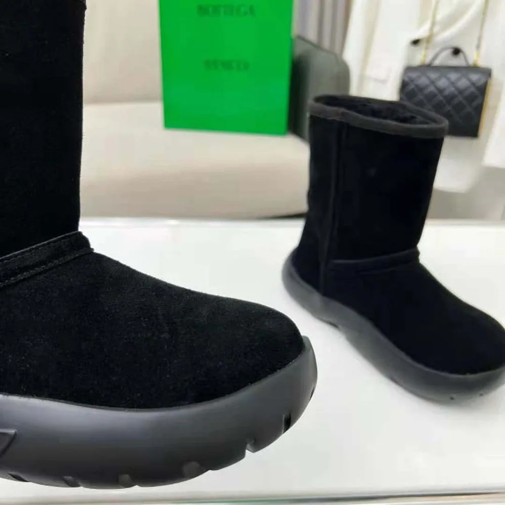 Bottega Veneta Snap Ankle Boot Realised in Shearling Calfskin for Unisex in Black Bottega Veneta Snap Ankle Boot Realised in Shearling Calfskin for Unisex in Black