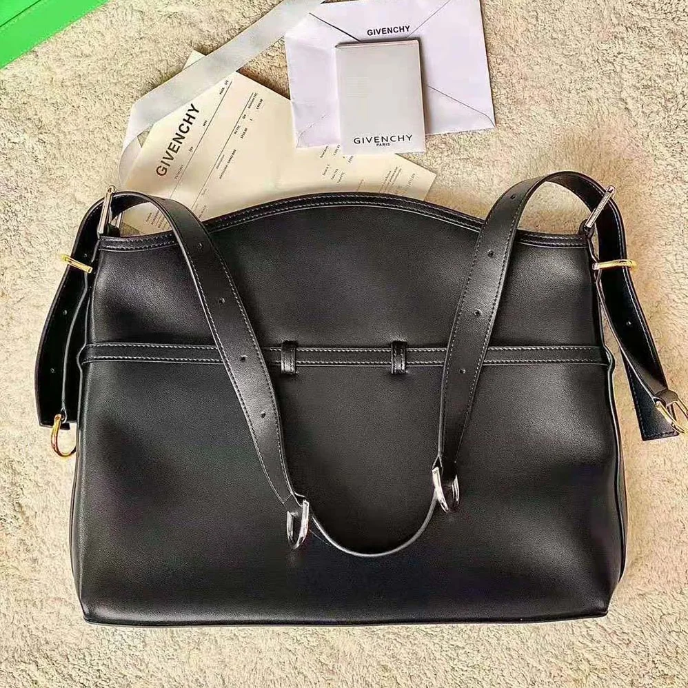 Givenchy Medium Voyou Bag in Leather for Women in Black Givenchy Medium Voyou Bag in Leather for Women in Black