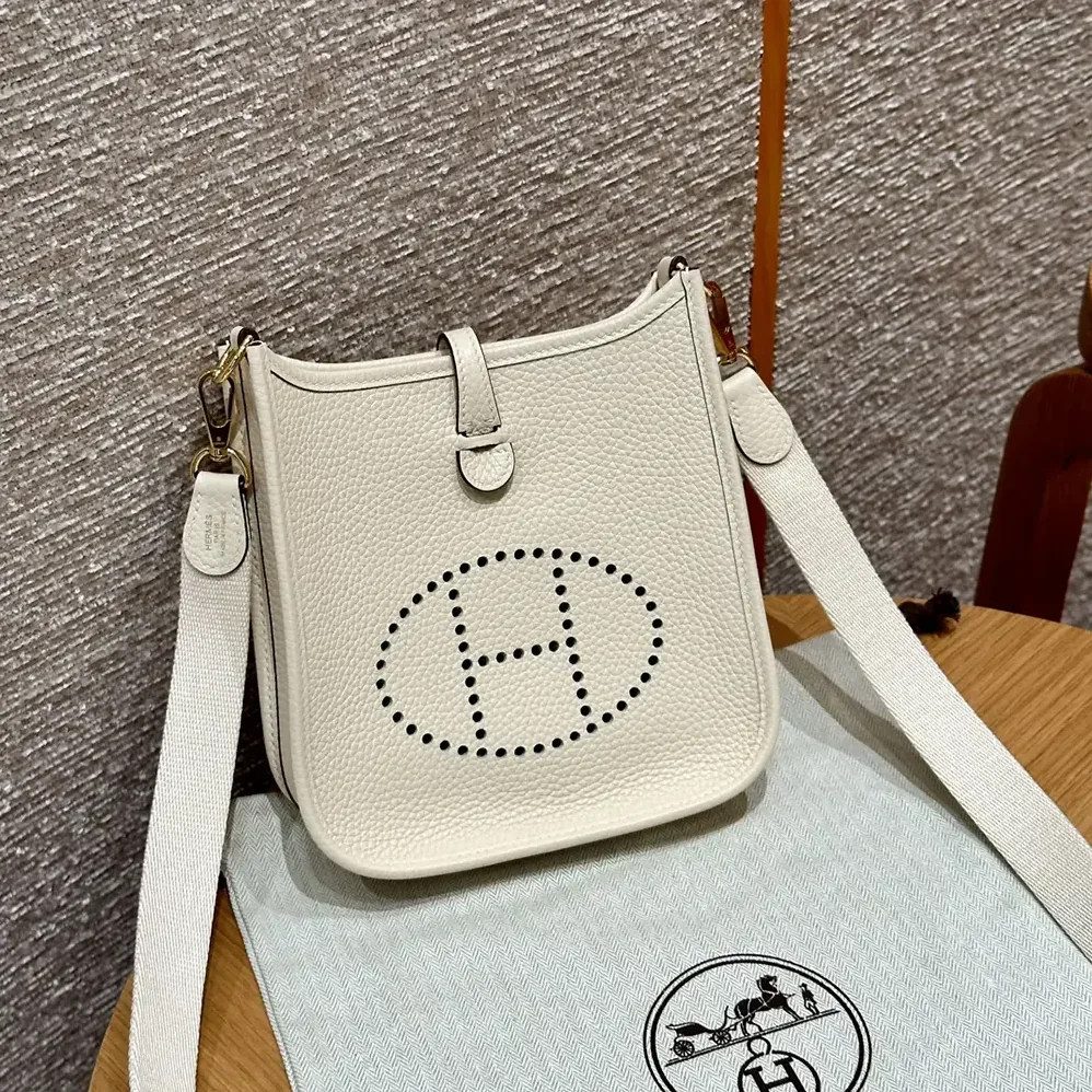 Hermes Evelyne 16 Amazone in Clemence Leather for Women in White/Gold Hermes Evelyne 16 Amazone in Clemence Leather for Women in White/Gold