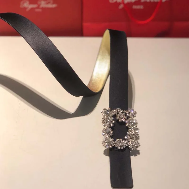 Roger Vivier Wome Flowers Belt in Silk Satin in Black