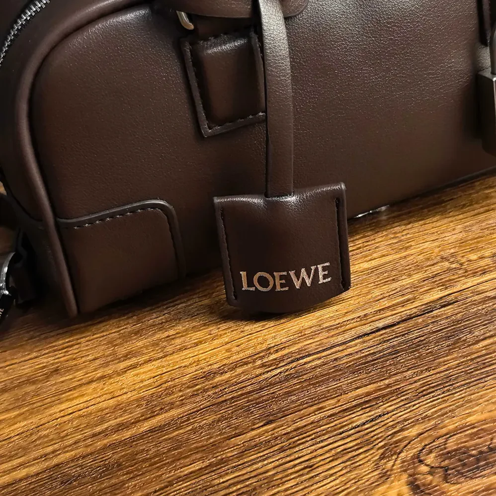 Loewe Amazona 23 Cropped Bag in Shiny Calfskin for Women in Squirrel Loewe Amazona 23 Cropped Bag in Shiny Calfskin for Women in Squirrel