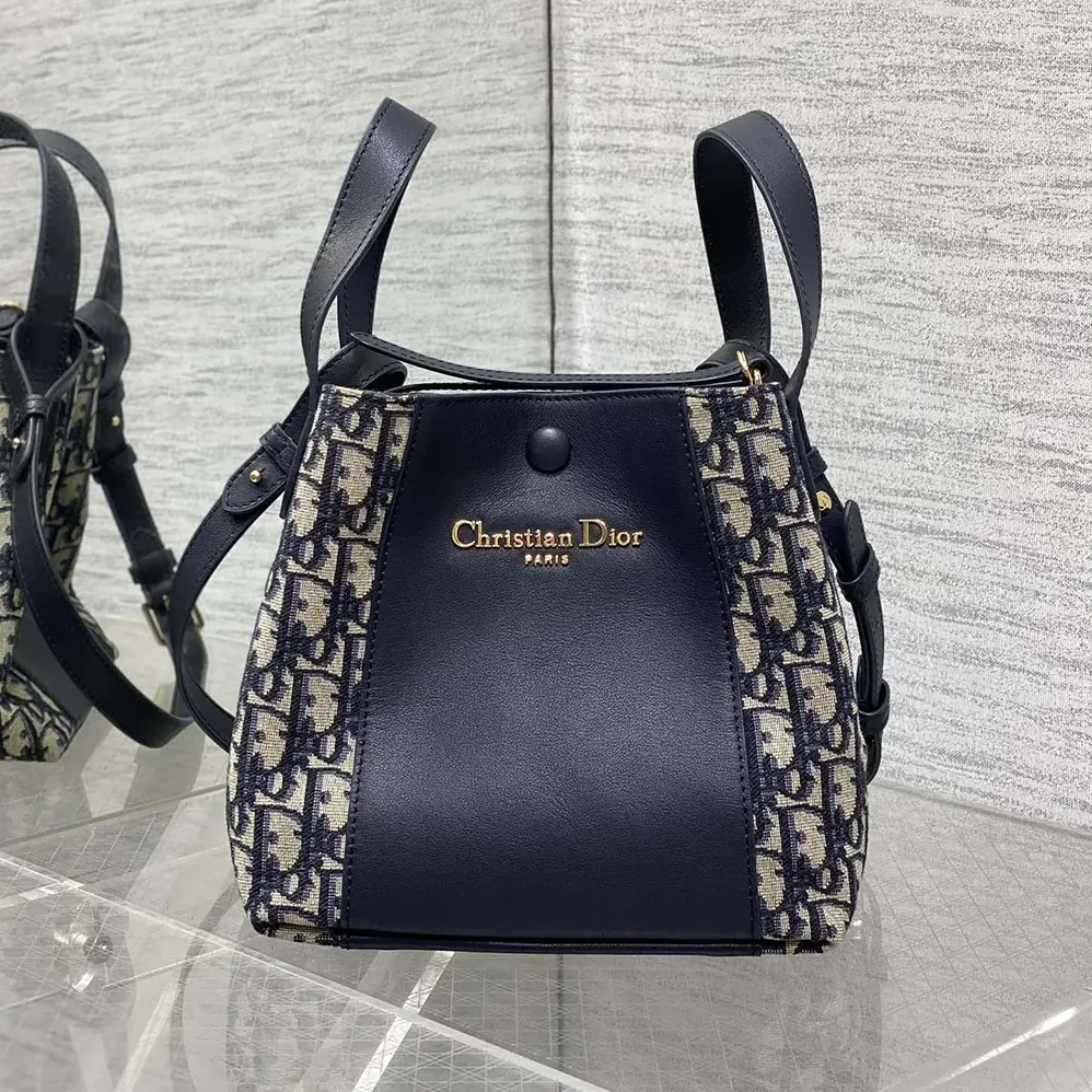 Dior Medium Signature Bucket Bag Blue Dior Oblique Jacquard and Smooth Calfskin for Women