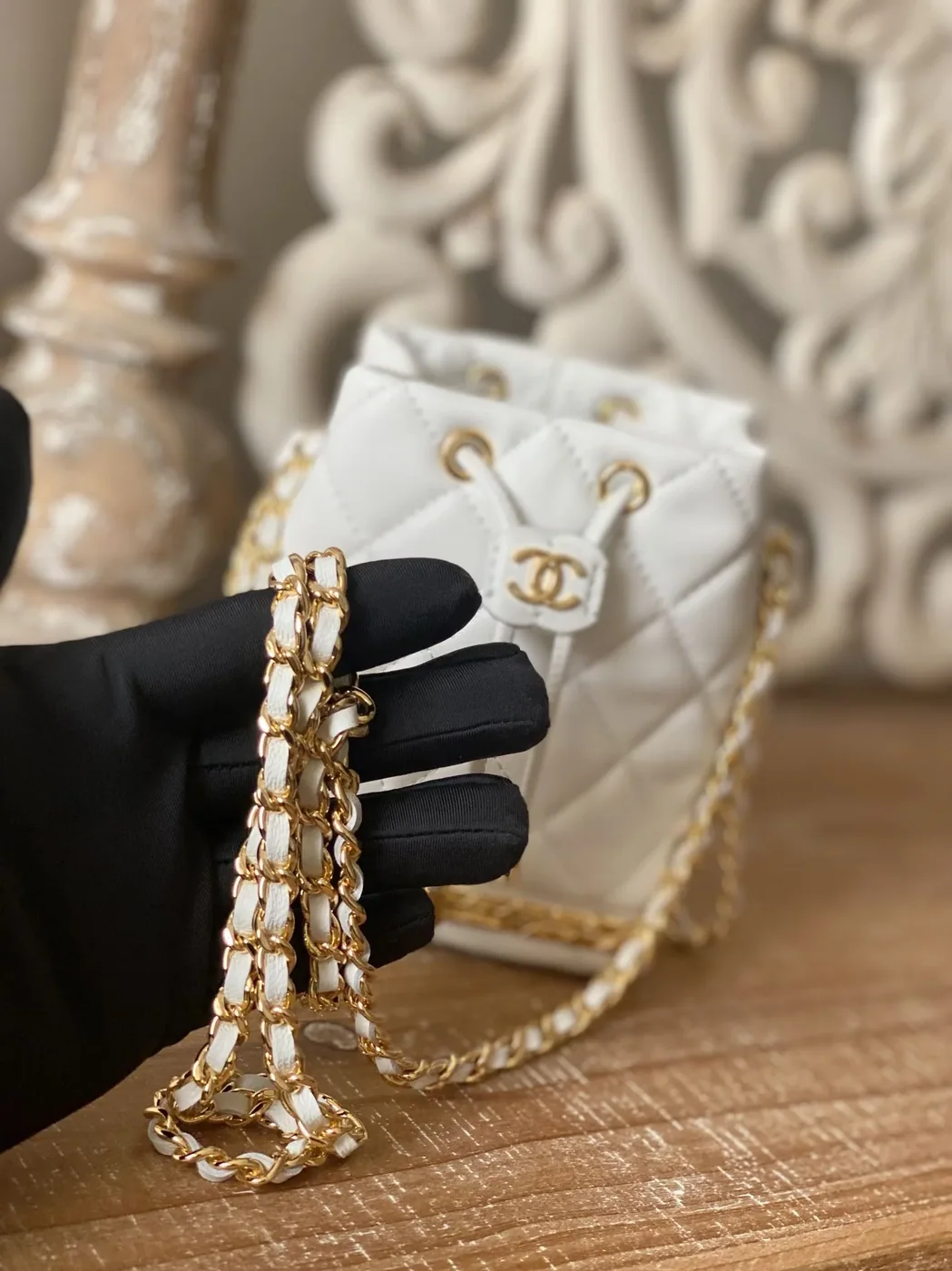 Chain Bucket Black in White / Chain Bucket Black in White /