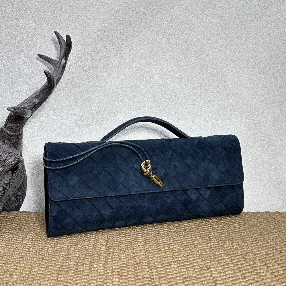 Bottega Veneta Andiamo Clutch for Women in Navy Bottega Veneta Andiamo Clutch for Women in Navy