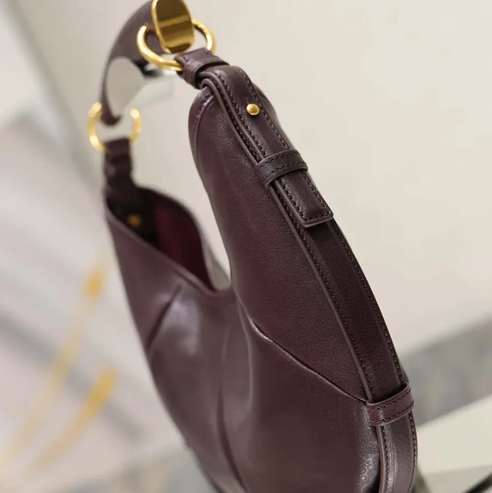 Saint Laurent YSL Mombasa Small In Leather for Women in Rouge Cabernet Saint Laurent YSL Mombasa Small In Leather for Women in Rouge Cabernet