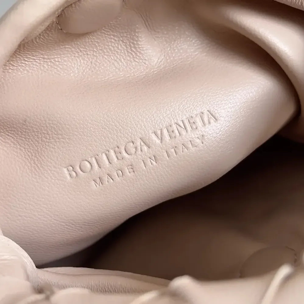 Bottega Veneta Mini Hop in Calf Leather for Women in Pink Bottega Veneta Mini Hop in Calf Leather for Women in Pink