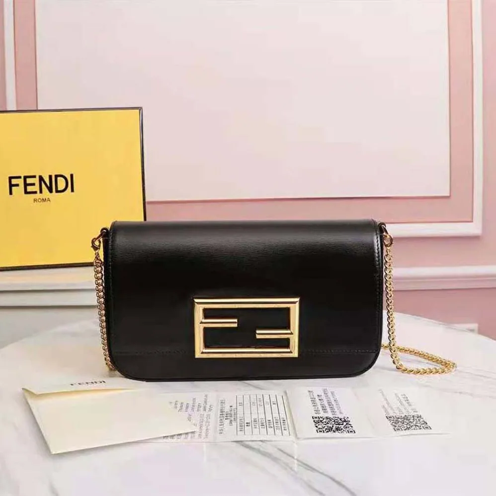 Fendi Wallet on Chain with Pouches Leather Mini-Bag for Women in Black Fendi Wallet on Chain with Pouches Leather Mini-Bag for Women in Black