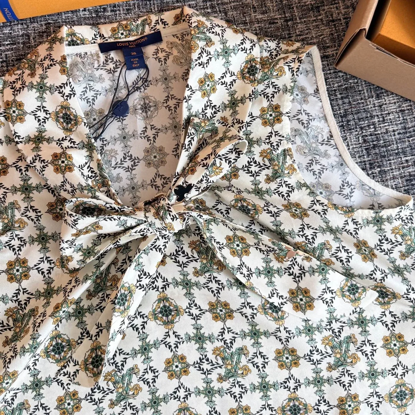 Louis Vuitton Cropped Nouveau Lavalliere Blouse Green in Beige