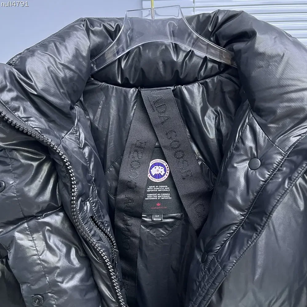 Canada Goose Cypress Cropped Puffer in Recycled Feather-Light Ripstop Shiny for Women in Black