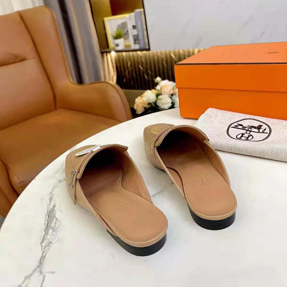 Hermes Groupie Mule in Goatskin with Miniature Palladium-Plated Paris Buckle for Women in Beige