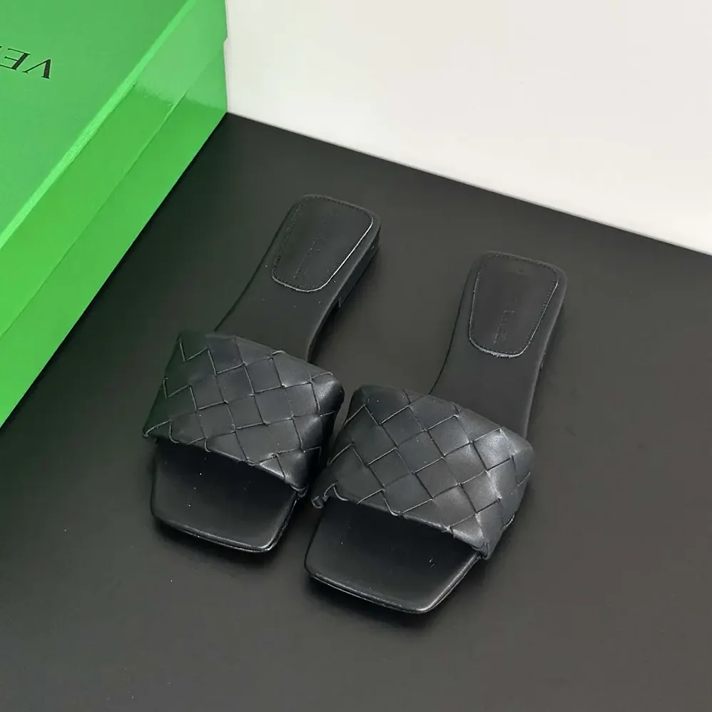 Bottega Veneta Parco Flat Mule for Women in Black