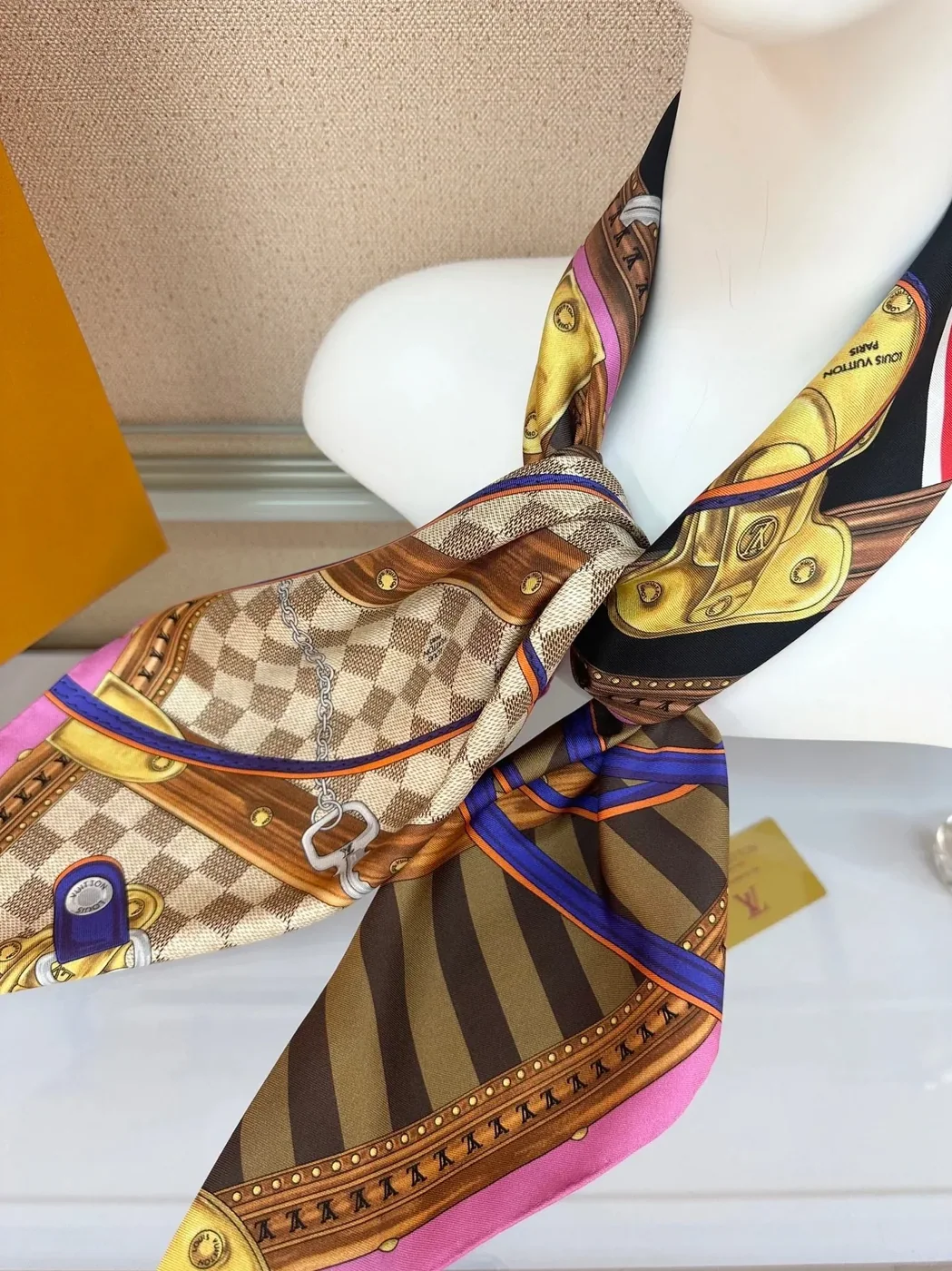 Louis Vuitton Strap And Trunk Square 90 Scarf Black