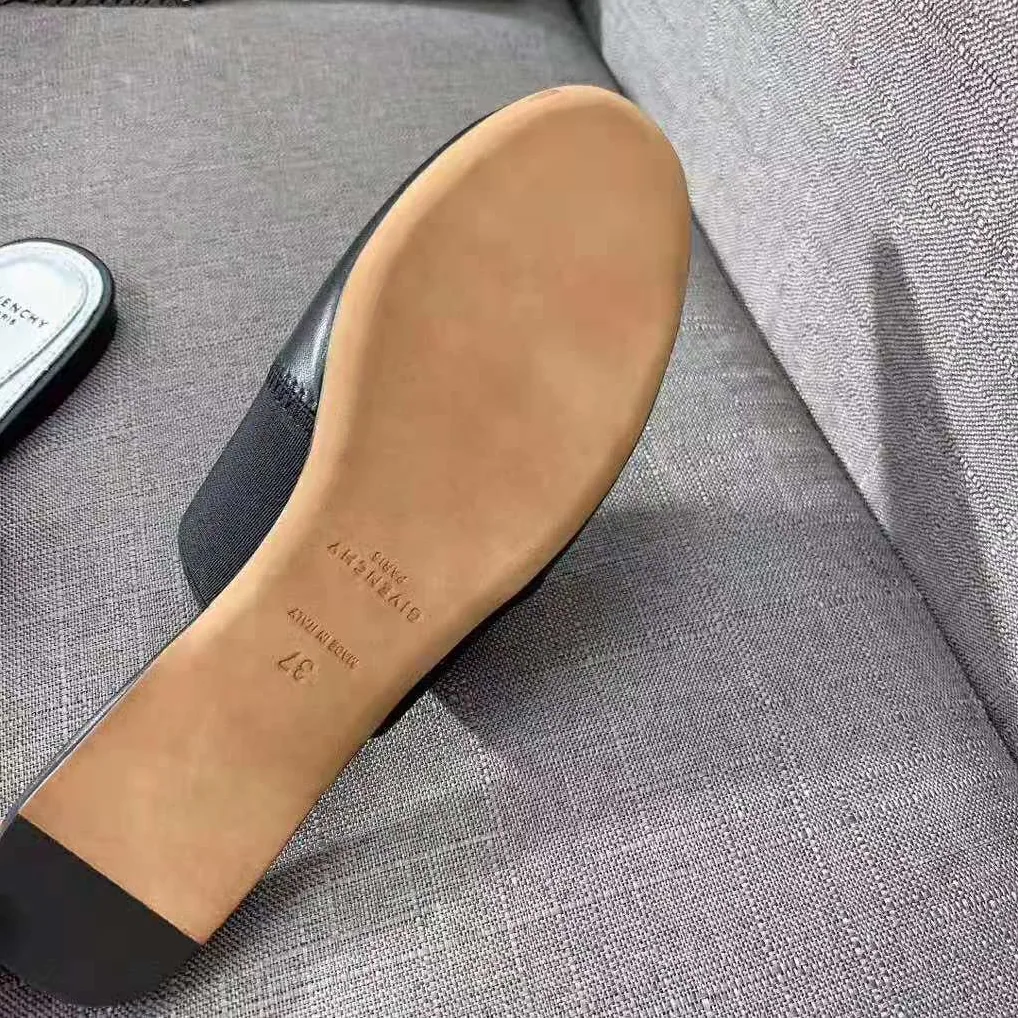 Givenchy Givenchy Paris Flat Mules in Leather for Women in Black Givenchy Givenchy Paris Flat Mules in Leather for Women in Black