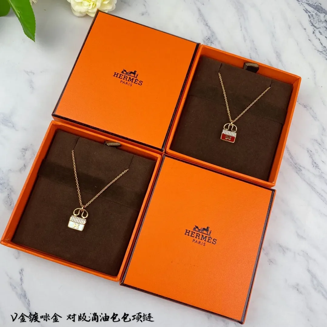 Amulettes Constance Necklace Gold Tone