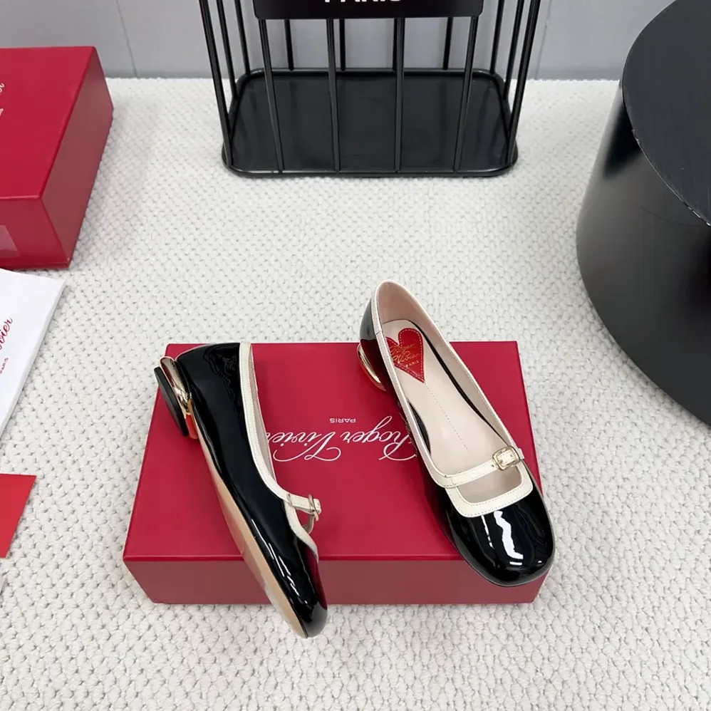 Roger Vivier Viv' Podium Ballerinas in Patent Leather for Women in Black Roger Vivier Viv' Podium Ballerinas in Patent Leather for Women in Black