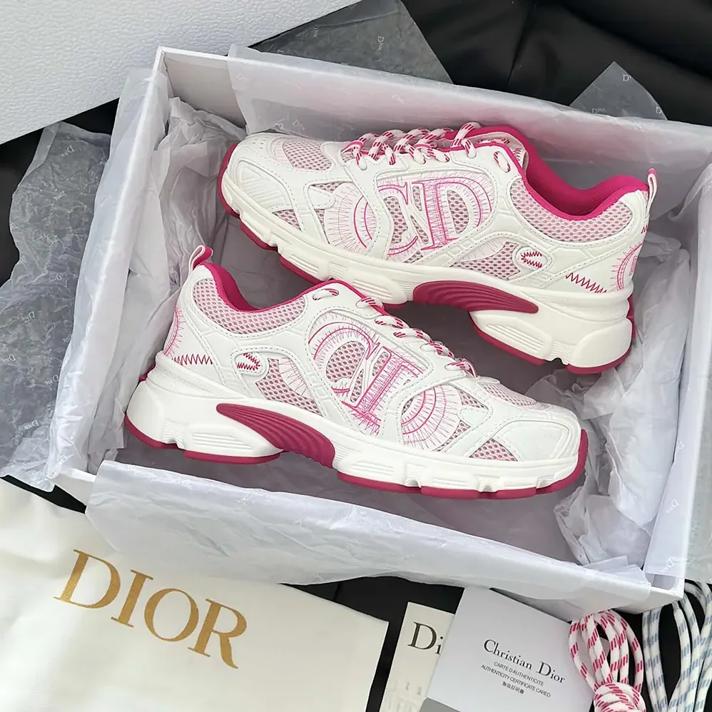 Dior Chrono Sneaker White and Fuchsia Mesh with Leather for Unisex in Effect Panels Dior Chrono Sneaker White and Fuchsia Mesh with Leather for Unisex in Effect Panels