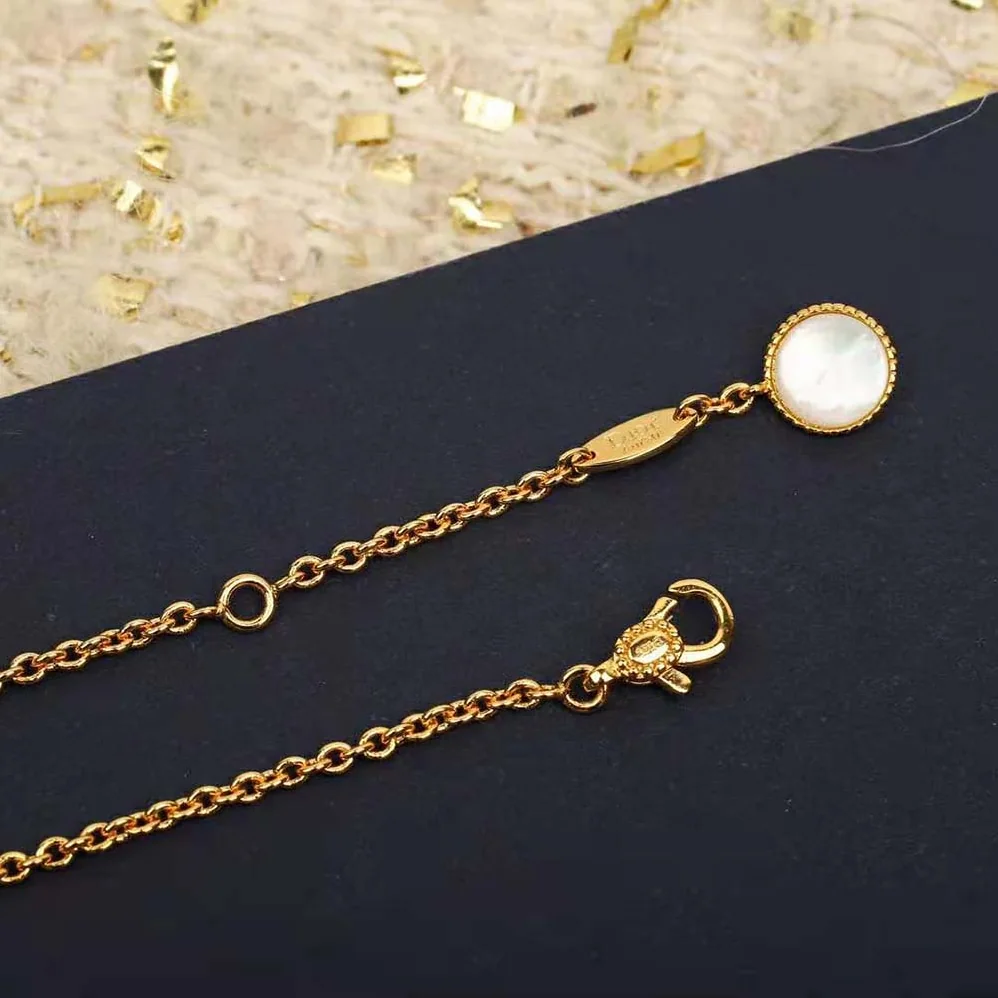 Dior Rose Des Vents Long Necklace Yellow Gold Diamonds and Mother-of for Women in Pearl Dior Rose Des Vents Long Necklace Yellow Gold Diamonds and Mother-of for Women in Pearl