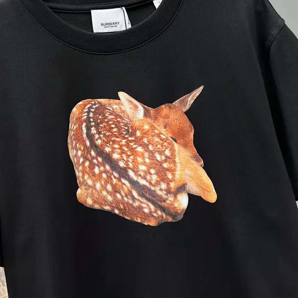 Burberry Deer Print Cotton Oversized T-shirt for Women in Black