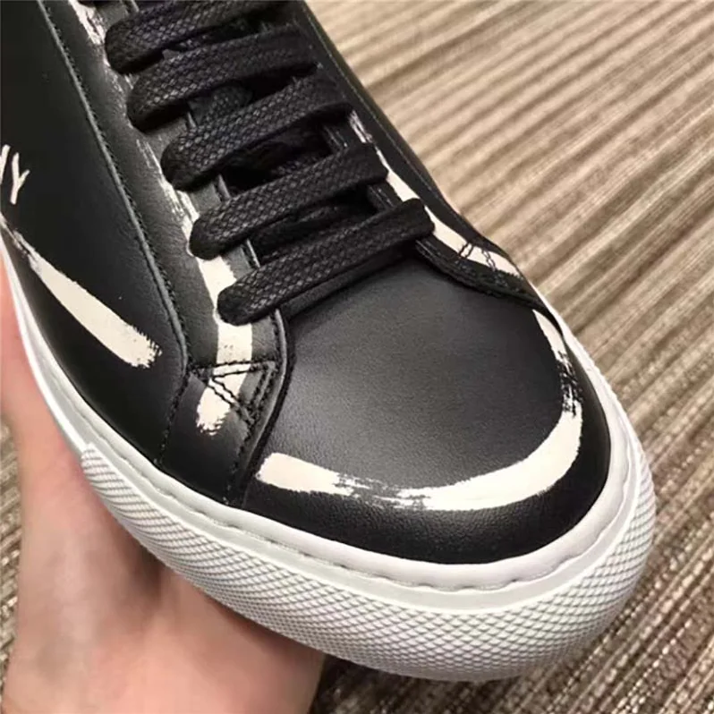 Givenchy Givenchy Print Sneakers in Leather Shoes Black for Women Givenchy Givenchy Print Sneakers in Leather Shoes Black for Women