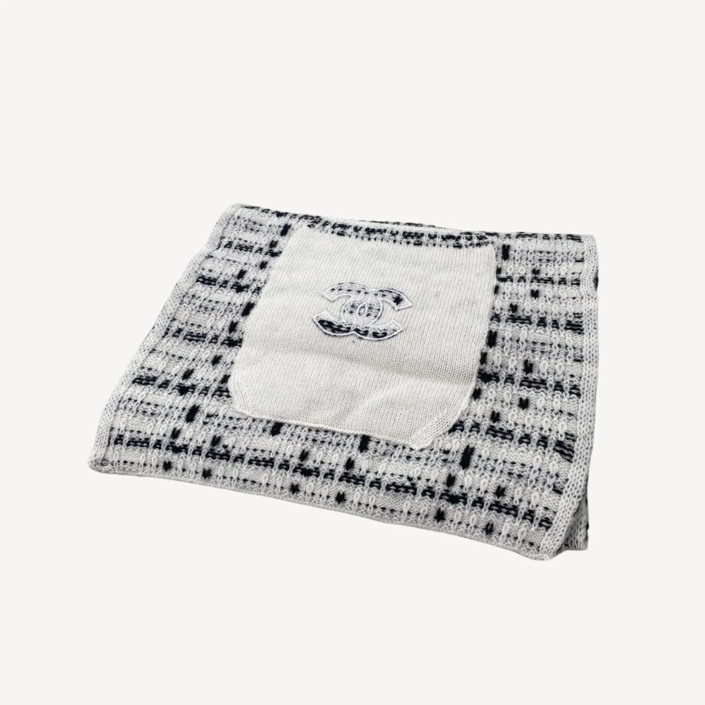 Chanel High in End Cashmere Scarf White Chanel High in End Cashmere Scarf White