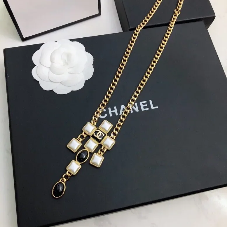 Morden Stone Necklace Gold Tone Morden Stone Necklace Gold Tone