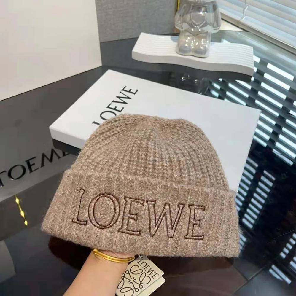 Loewe LOEWE Beanie in Wool for Unisex in Beige Loewe LOEWE Beanie in Wool for Unisex in Beige