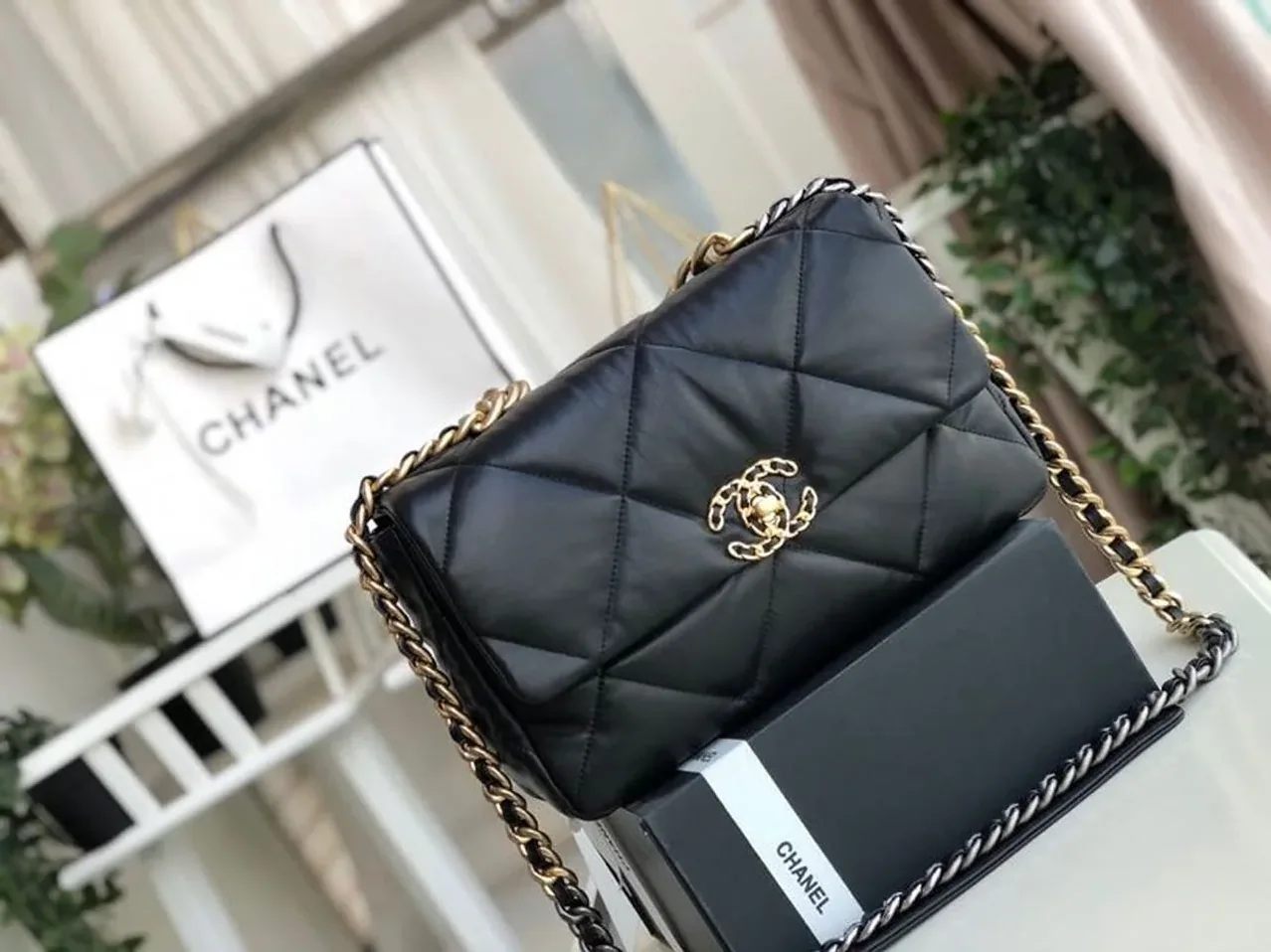 Chanel 19 HandBag Black / Chanel 19 HandBag Black /