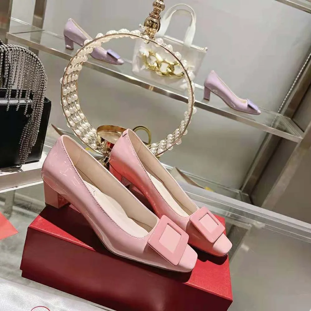 Roger Vivier Patent Leather Belle Vivier Pumps for Women in Pink Roger Vivier Patent Leather Belle Vivier Pumps for Women in Pink