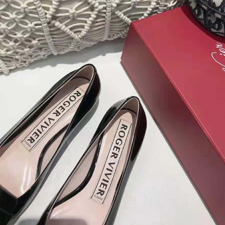 Roger Vivier Gommettine Ballerinas for Women in Black Roger Vivier Gommettine Ballerinas for Women in Black