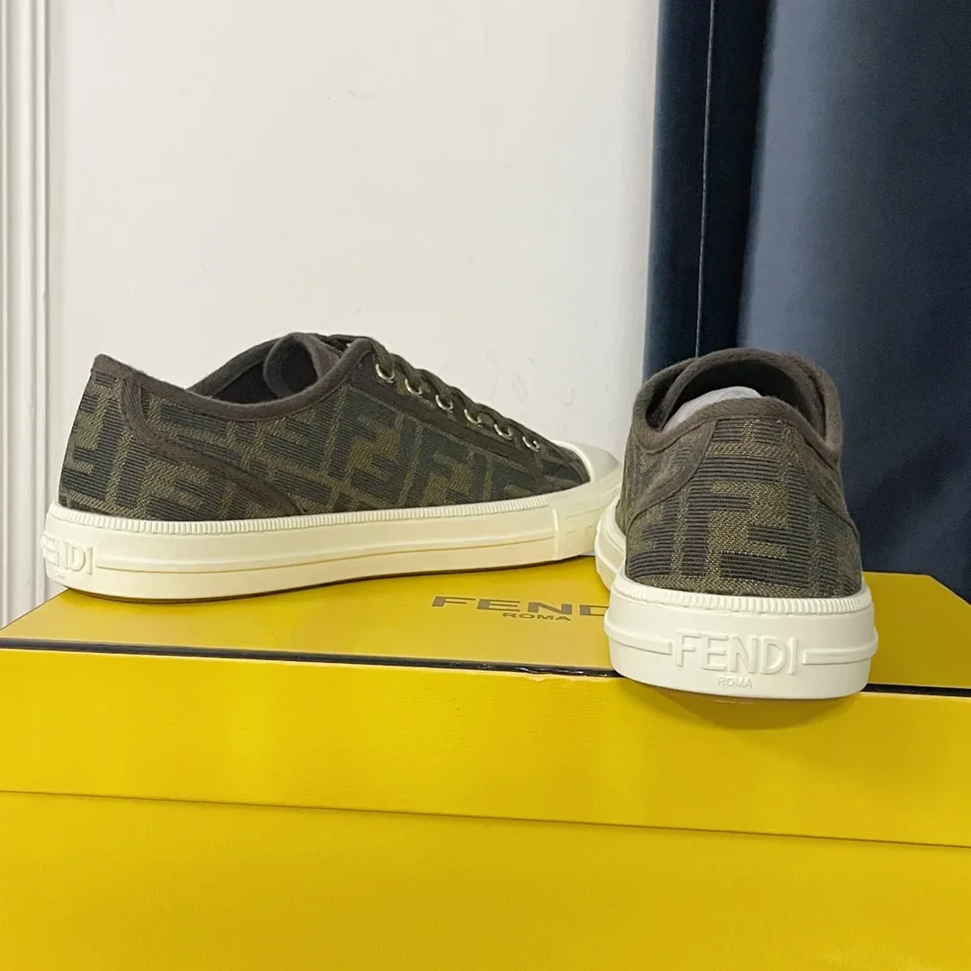 Fendi Domino White FF Fabric Low-Tops 8E8325AJZXF1GQF Fendi Domino White FF Fabric Low-Tops 8E8325AJZXF1GQF