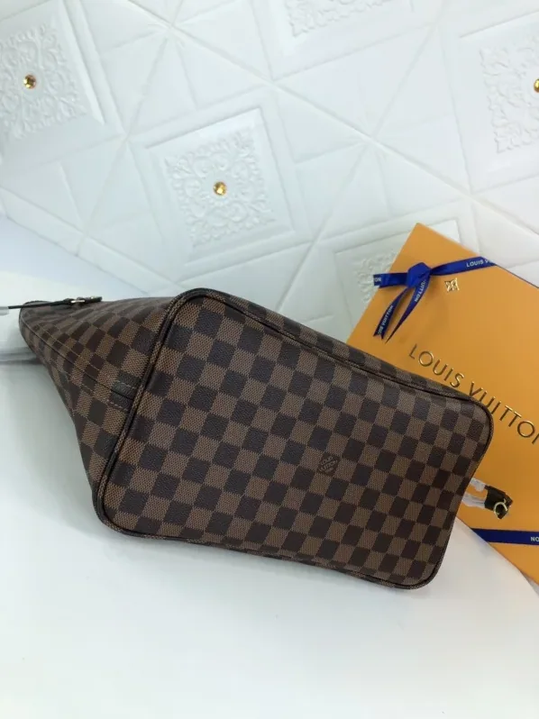 Louis Vuitton Neverfull MM Tote Bag in Brown Gold Hardware