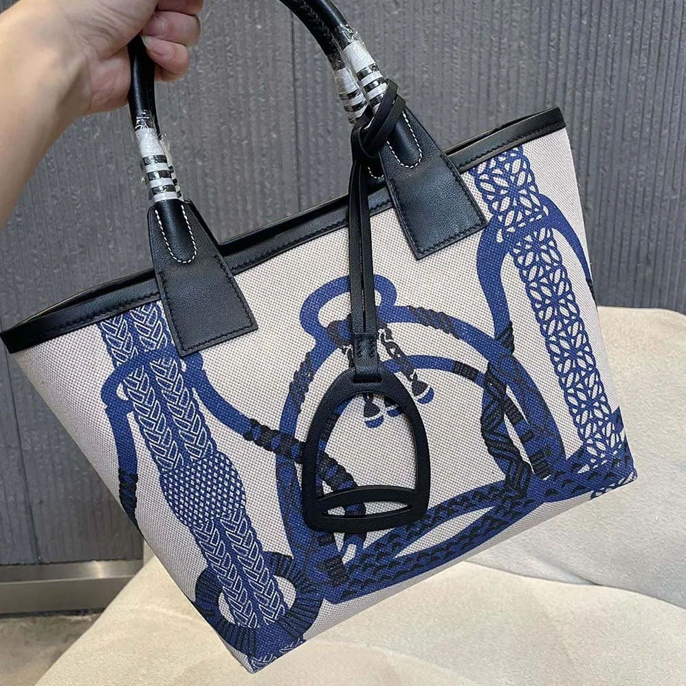 Hermes Steeple 25 Ecru Tote Bag for Unisex in Blue Hermes Steeple 25 Ecru Tote Bag for Unisex in Blue