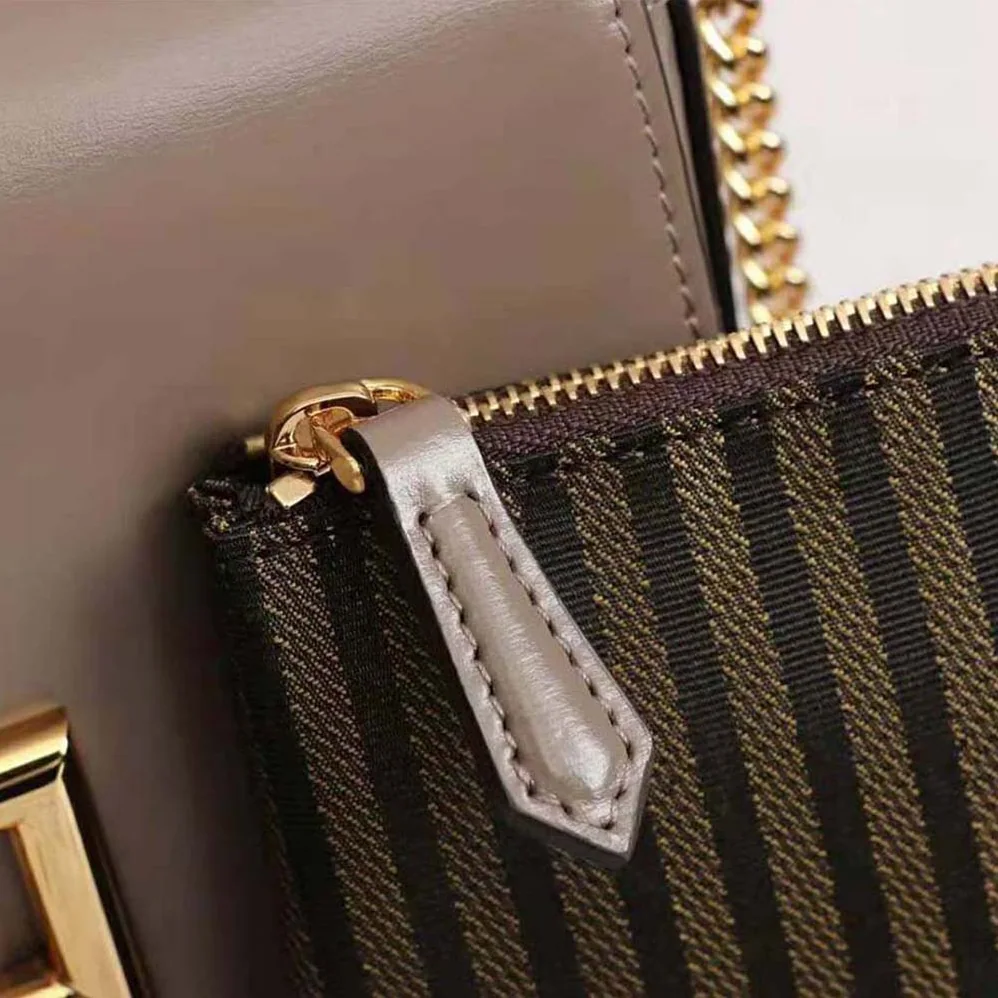 Fendi Wallet on Chain with Pouches Leather Mini-Bag for Women in Brown Fendi Wallet on Chain with Pouches Leather Mini-Bag for Women in Brown