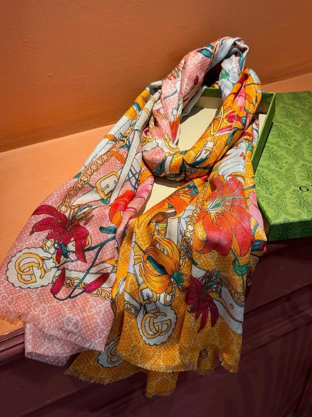 Gucci Flora Silk Scarf Floral Pattern / Gucci Flora Silk Scarf Floral Pattern /