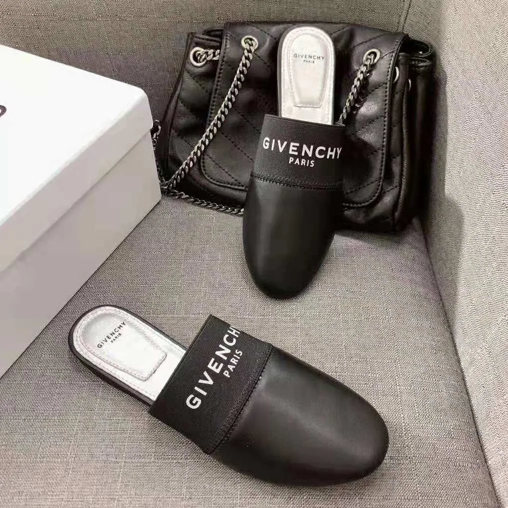 Givenchy Givenchy Paris Flat Mules in Leather for Women in Black Givenchy Givenchy Paris Flat Mules in Leather for Women in Black