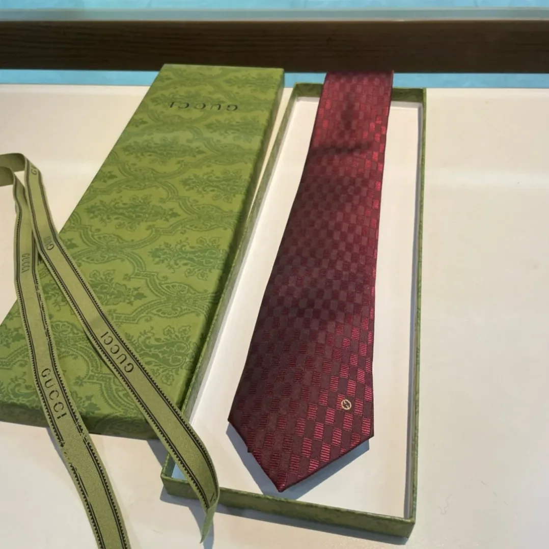 Gucci Geometric Pattern Silk Tie Red Gucci Geometric Pattern Silk Tie Red