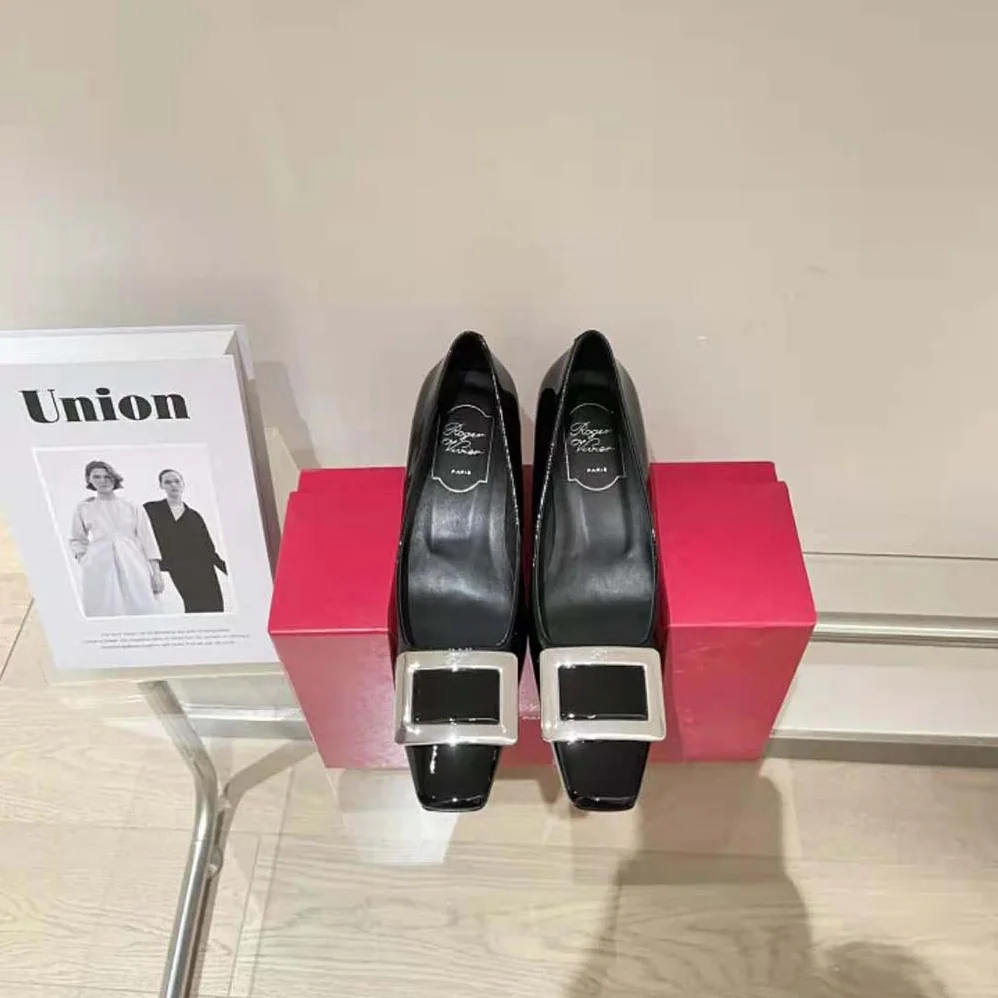 Roger Vivier Belle Vivier Metal Buckle Pumps in Patent Leathe for Women