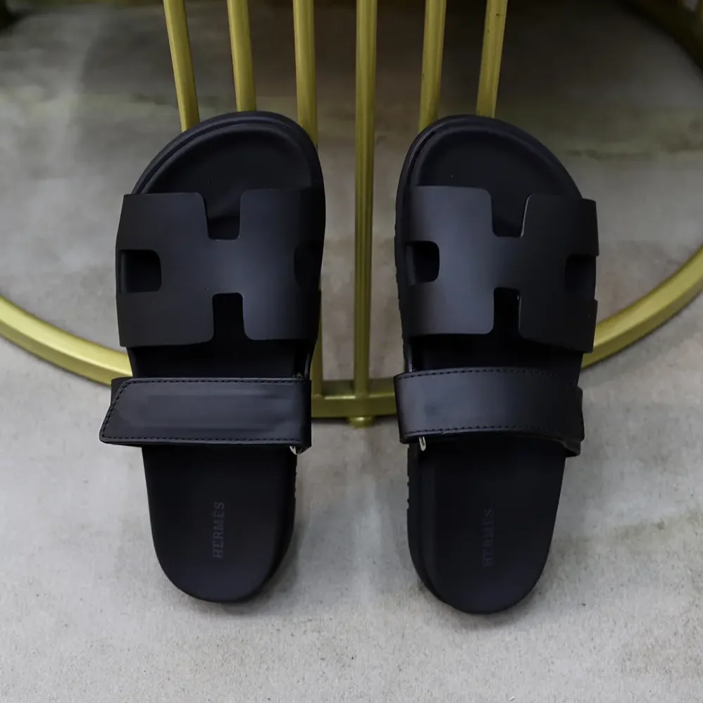 Hermes Chypre Sandal-Black H222100Zv02340 for Unisex