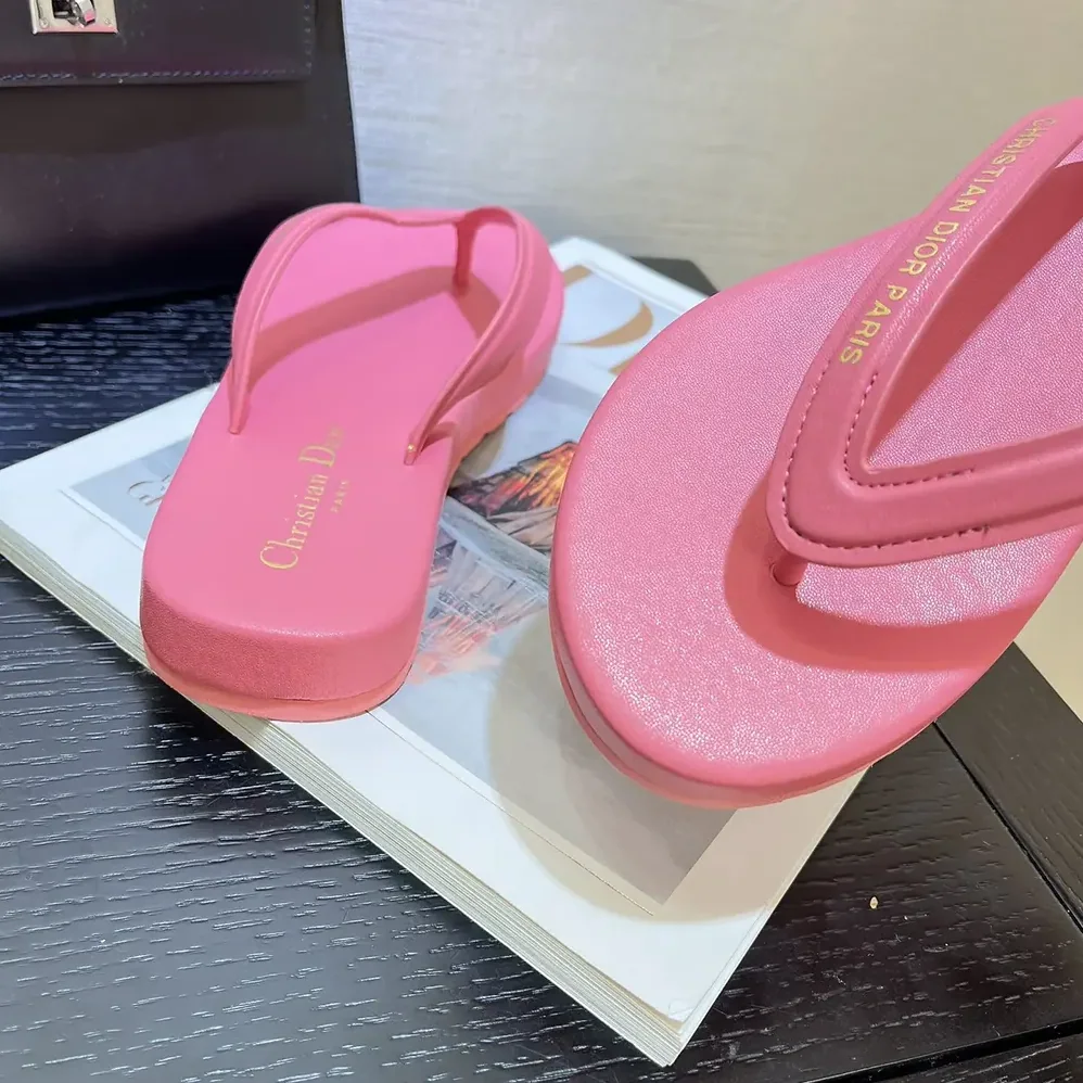 Dior Diorsea Thong Sandal Candy Pink Leather for Women in Effect Fabric Dior Diorsea Thong Sandal Candy Pink Leather for Women in Effect Fabric