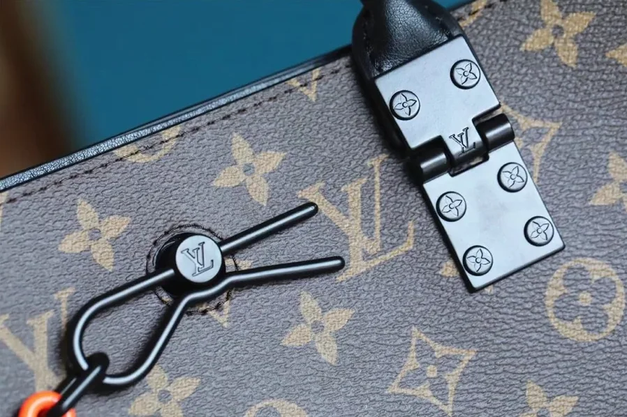 Sac Plat Messenger Monogram Brown /