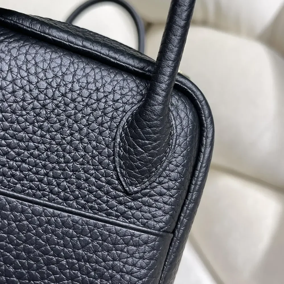 Hermes Lindy Mini 19 in Clemence Leather for Women in Black/Gold