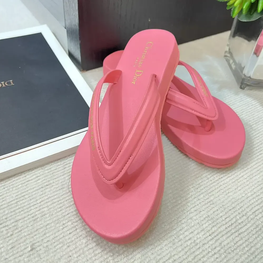 Dior Diorsea Thong Sandal Candy Pink Leather for Women in Effect Fabric Dior Diorsea Thong Sandal Candy Pink Leather for Women in Effect Fabric